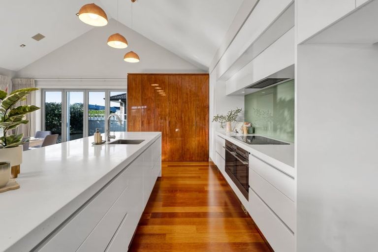 Photo of property in 1 Gleneagles Way, Waiwhakaiho, New Plymouth, 4312