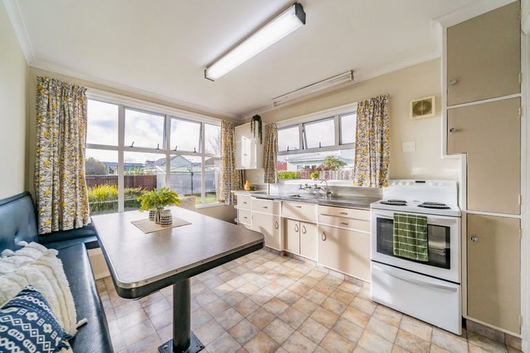 Photo of property in 4 Heretaunga Square, Silverstream, Upper Hutt, 5019