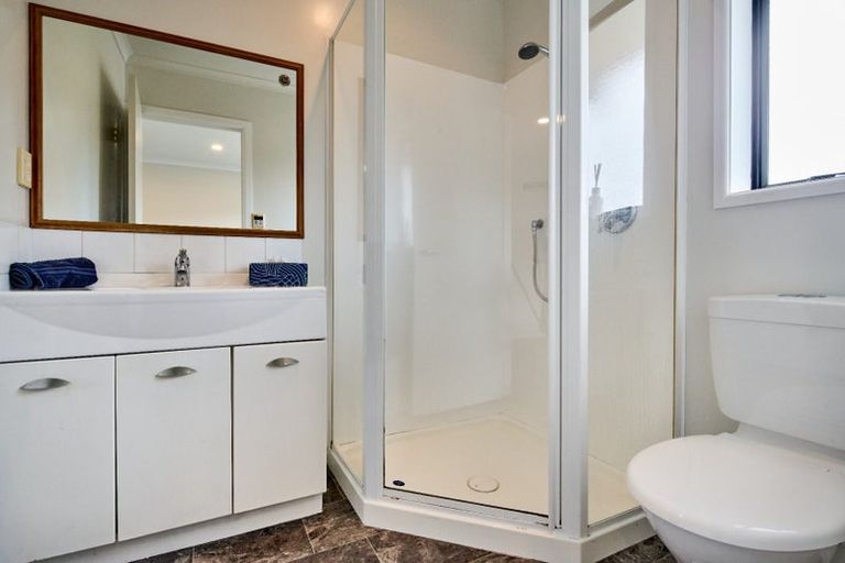 Photo of property in 9b Hinau Street, Tawa, Wellington, 5028