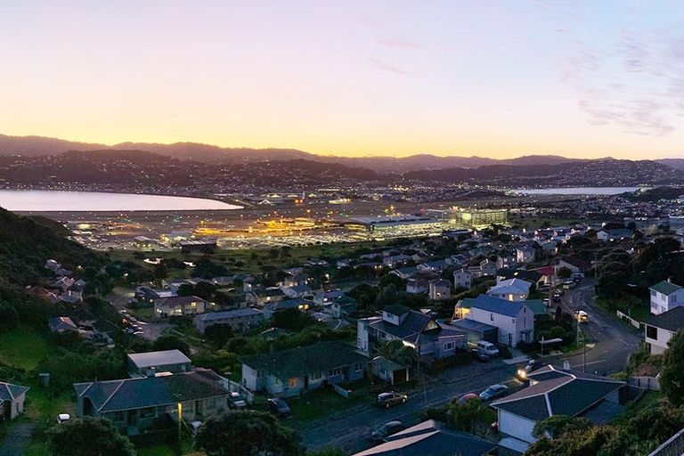 Photo of property in 18a Birkhall Grove, Strathmore Park, Wellington, 6022