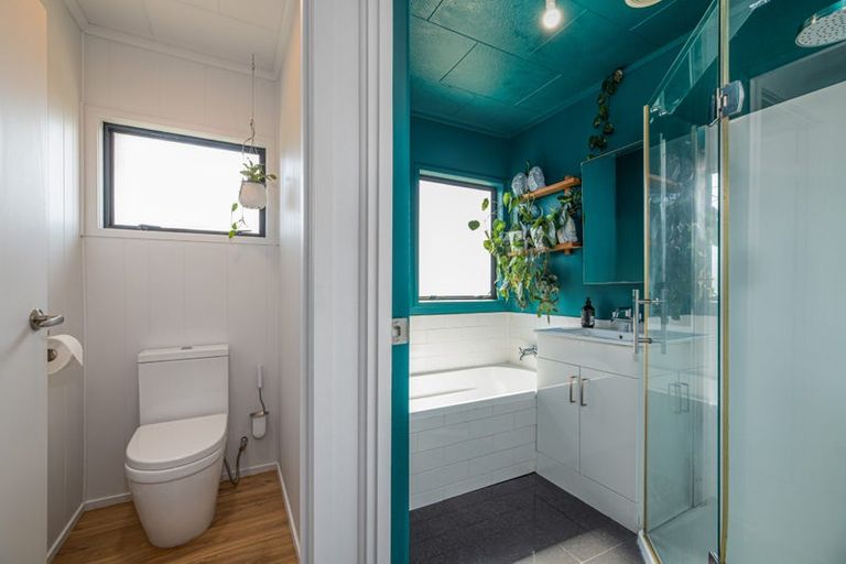 Photo of property in 39 Solar Road, Glen Eden, Auckland, 0602