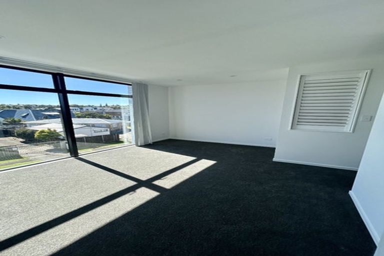 Photo of property in 15 Tiraumea Drive, Pakuranga, Auckland, 2010