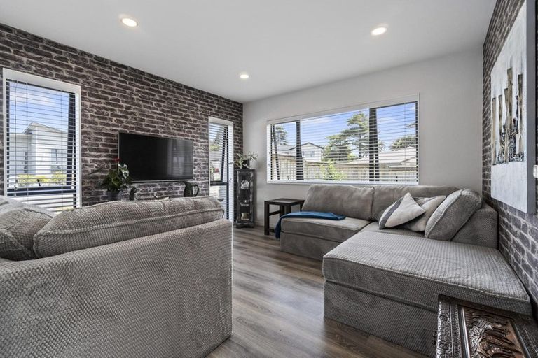 Photo of property in 6 Dida Park Drive, Kumeu, 0810