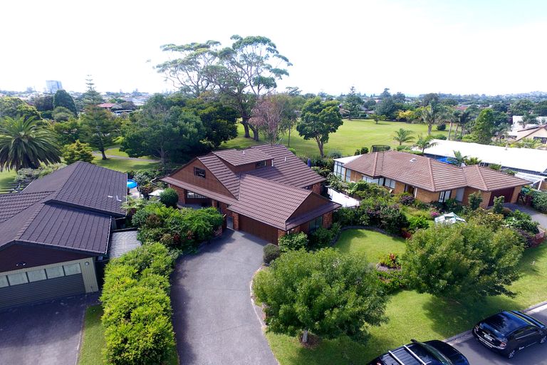 Photo of property in 48 Maygrove Drive, Orewa, 0931