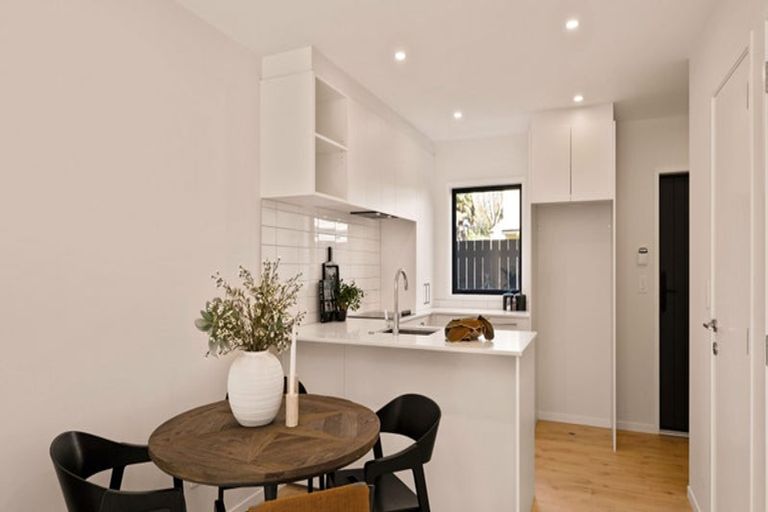 Photo of property in 6/721 Te Atatu Road, Te Atatu Peninsula, Auckland, 0610