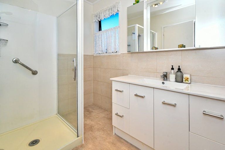 Photo of property in 8 Capella Place, Manurewa, Auckland, 2102