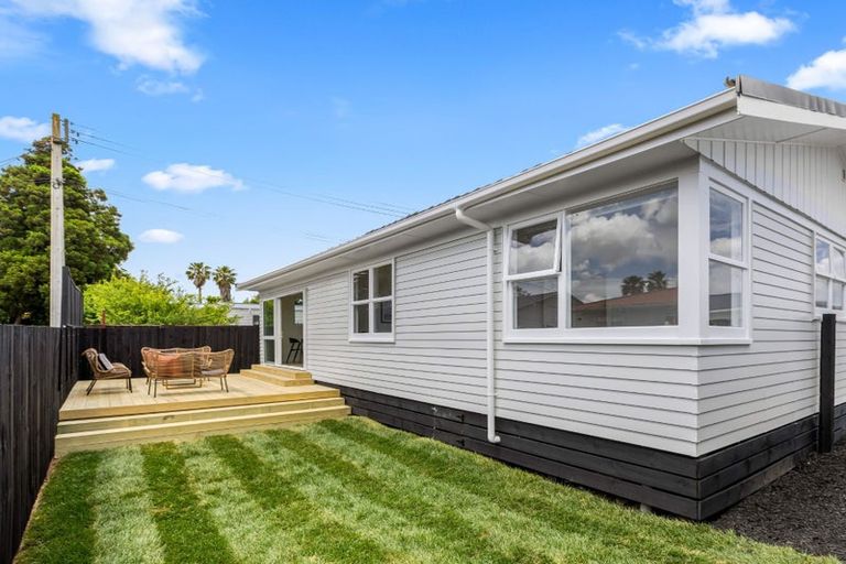 Photo of property in 15c Hamurana Place, Te Atatu Peninsula, Auckland, 0610