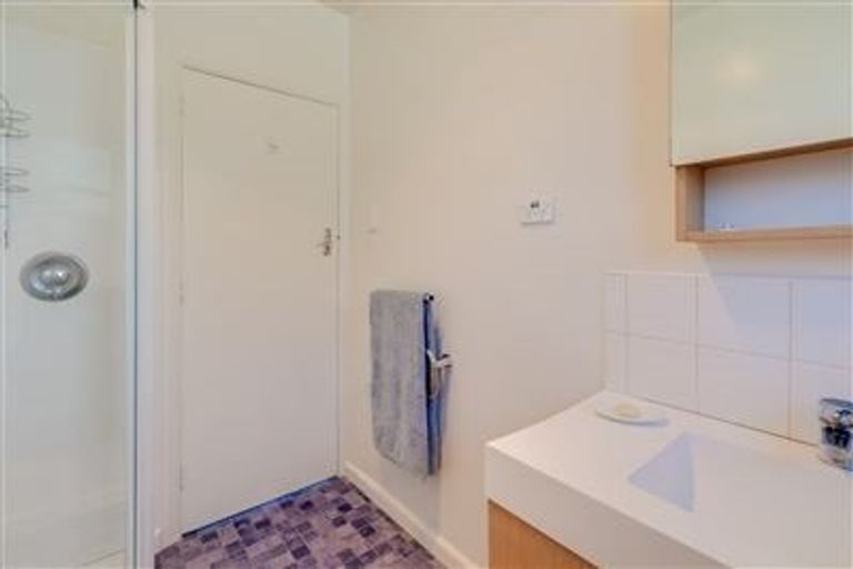 Photo of property in 16 Holly Road, St Albans, Christchurch, 8014