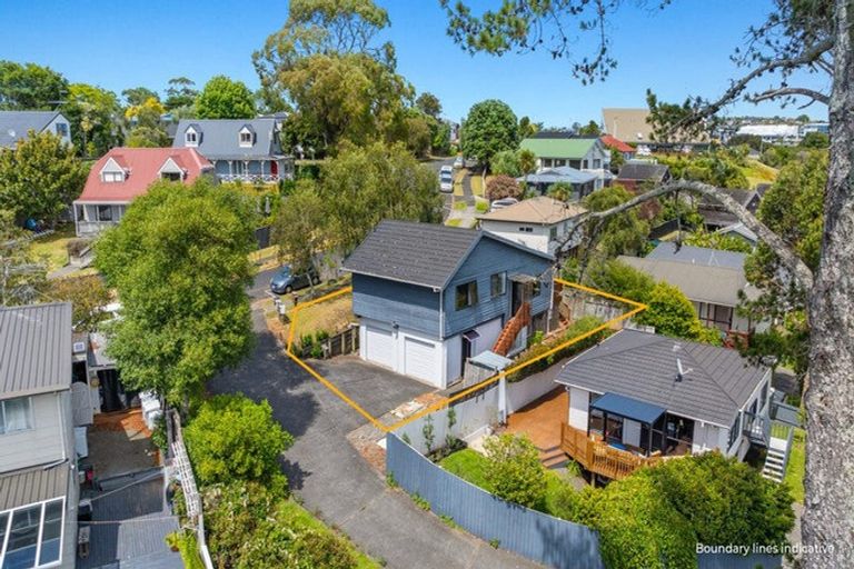 Photo of property in 1/9a Kitewao Street, Northcote, Auckland, 0627
