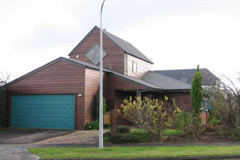 Photo of property in 9 Luton Street, Hokowhitu, Palmerston North, 4410