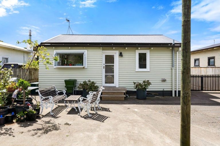 Photo of property in 10 Creagh Street, Te Awa, Napier, 4110