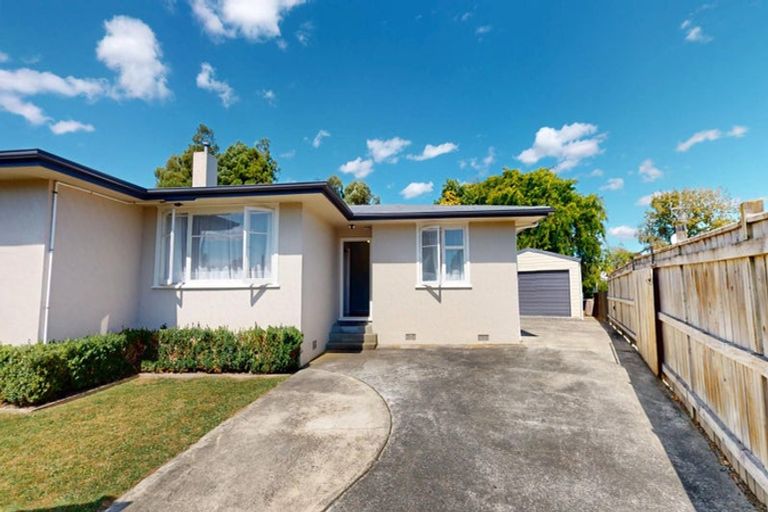 Photo of property in 11 Lewis Place, Highbury, Palmerston North, 4412