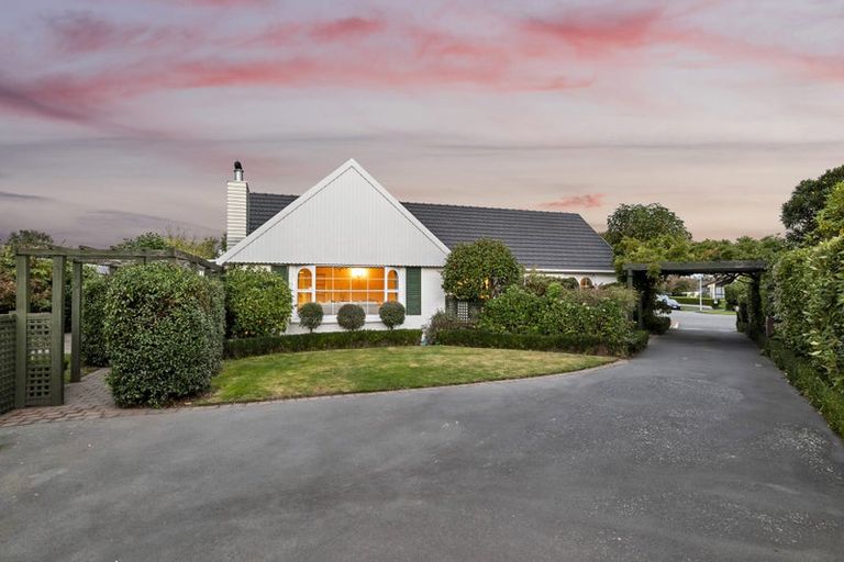 Photo of property in 8 Skye Place, Burnside, Christchurch, 8053