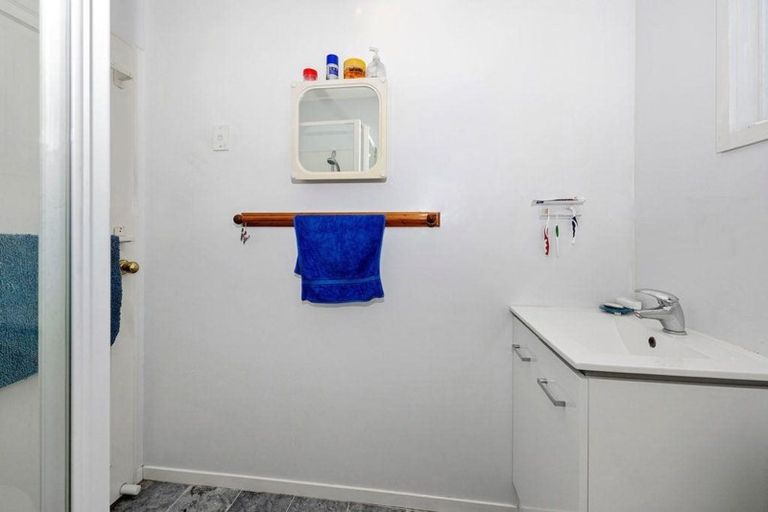 Photo of property in 28 Nikau Street, New Lynn, Auckland, 0600