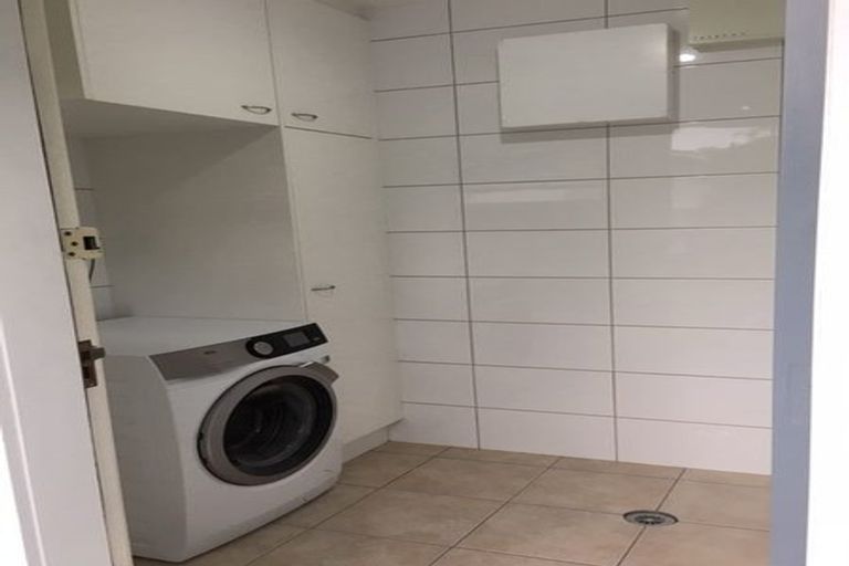 Photo of property in 300 Pakuranga Road, Pakuranga Heights, Auckland, 2010