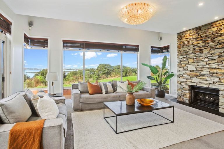 Photo of property in 51 Harbour View Road, Te Atatu Peninsula, Auckland, 0610