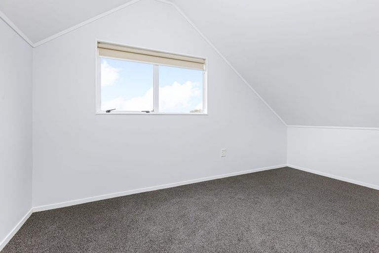 Photo of property in 2/41 Uxbridge Road, Mellons Bay, Auckland, 2014