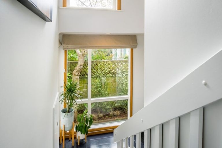 Photo of property in 26 Tuatoru Street, Eastbourne, Lower Hutt, 5013