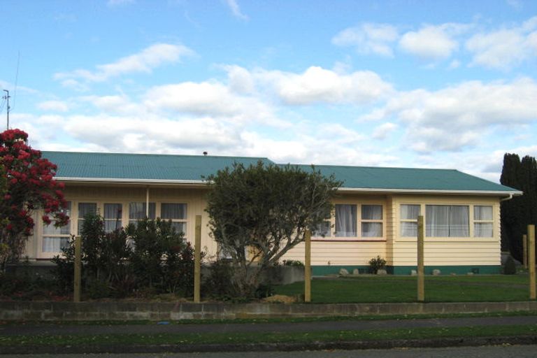 Photo of property in 12 Glen Street, Levin, 5510