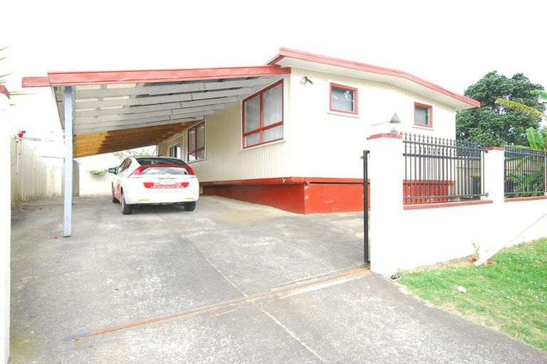 Photo of property in 2 Mcnaughton Avenue, Mangere East, Auckland, 2024