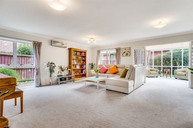 Photo of property in 143 Memorial Avenue, Burnside, Christchurch, 8053
