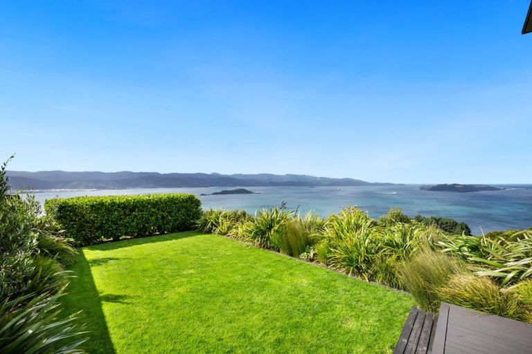 Photo of property in 7 Promontory Crescent, Newlands, Wellington, 6037