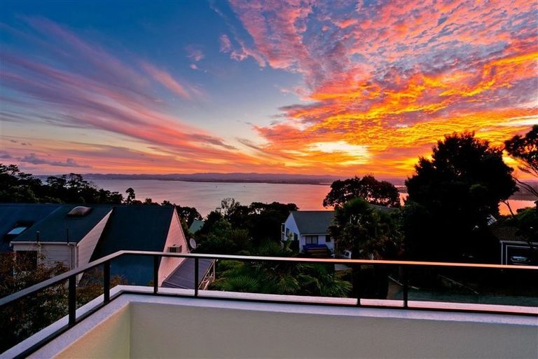 Photo of property in 16 Mayall Avenue, Beach Haven, Auckland, 0626