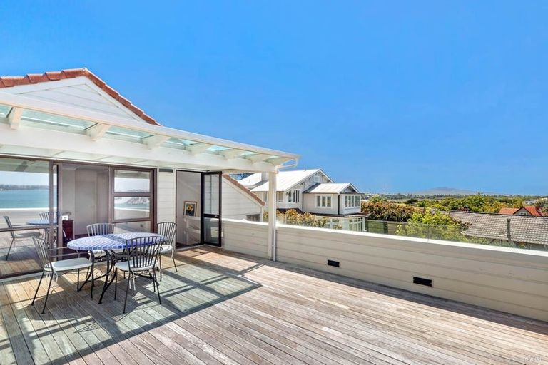 Photo of property in 23d Stanley Point Road, Stanley Point, Auckland, 0624