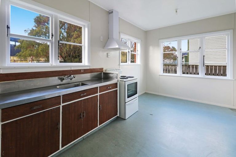 Photo of property in 8 Compton Crescent, Taita, Lower Hutt, 5011