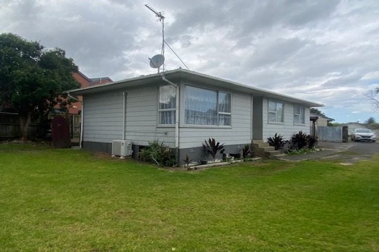 Photo of property in 28 Aarts Avenue, Manurewa, Auckland, 2102