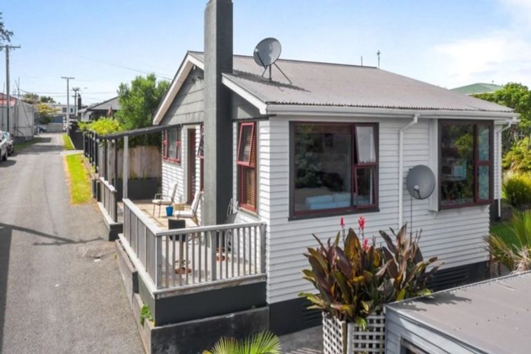 Photo of property in 158b Tukapa Street, Westown, New Plymouth, 4310