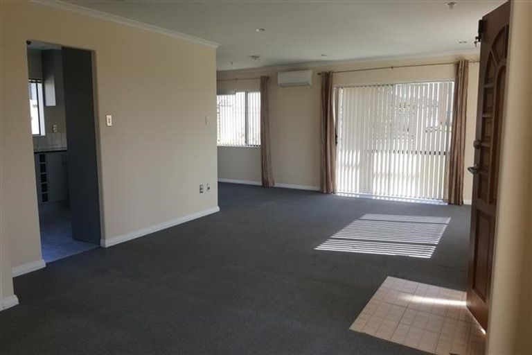 Photo of property in 25 Gordon Stanley Drive, Massey, Auckland, 0614