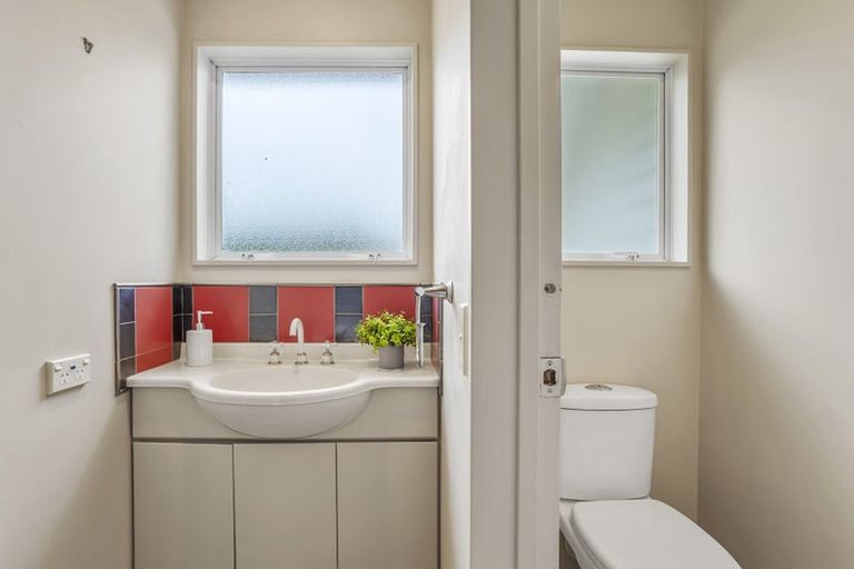 Photo of property in 16 Alec Craig Way, Gulf Harbour, Whangaparaoa, 0930