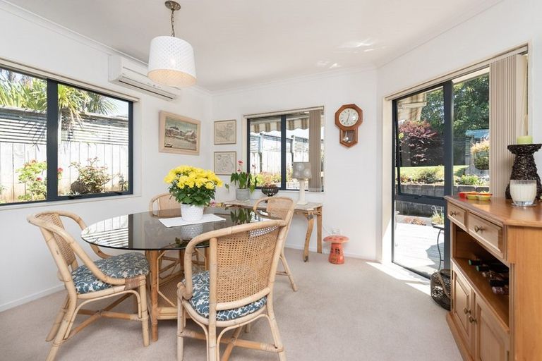 Photo of property in 11 Oakridge Drive, Kerikeri, 0230