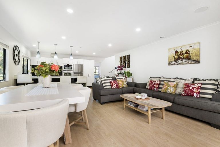 Photo of property in 7 Emerald Way, Rosedale, Auckland, 0632