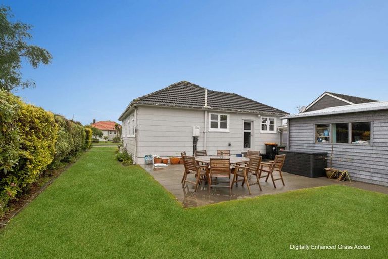 Photo of property in 18 Tweed Street, Roslyn, Palmerston North, 4414