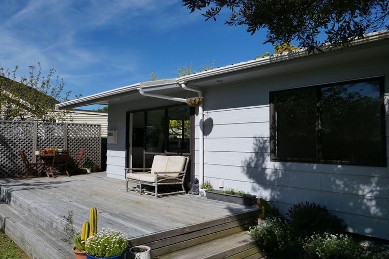 Photo of property in 6 Rodney Grove, Paraparaumu, 5032