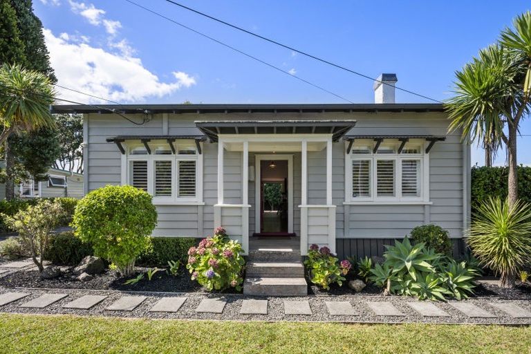 Photo of property in 17 Rimu Street, New Lynn, Auckland, 0600