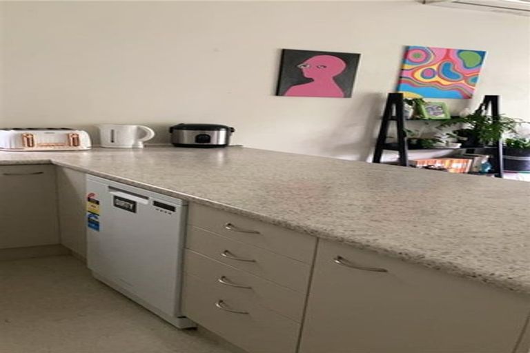 Photo of property in 82 Glenmore Street, Northland, Wellington, 6012