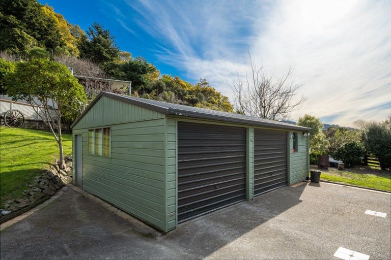 Photo of property in 17 Garden Terrace, Picton, 7220