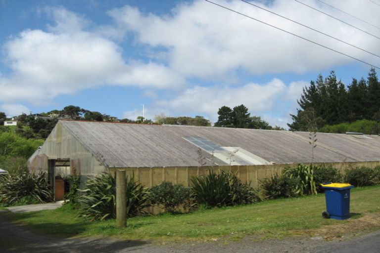 Photo of property in 98-100 Anzac Road, Waitakere, Auckland, 0781