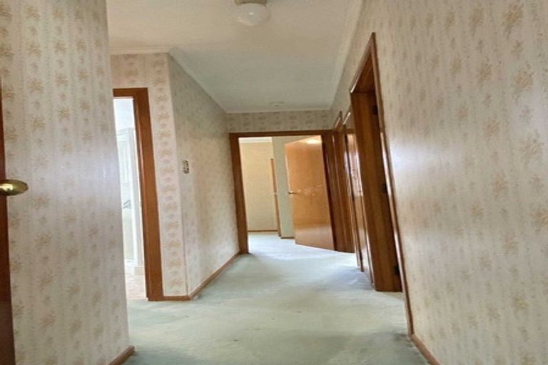 Photo of property in 62 Royal View Road, Te Atatu South, Auckland, 0610