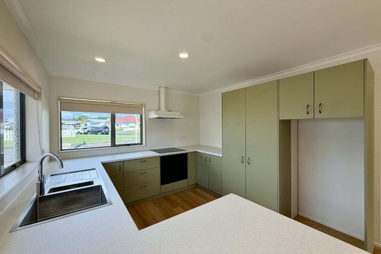 Photo of property in 21 Clemow Road, Fitzroy, New Plymouth, 4312