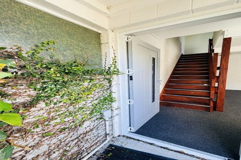 Photo of property in 10 Waiwera Crescent, Maupuia, Wellington, 6022