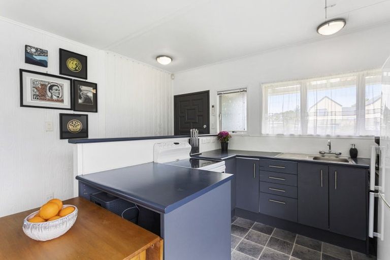 Photo of property in 2/2a Eskdale Road, Birkdale, Auckland, 0626