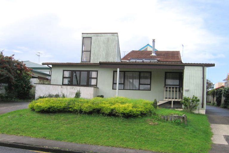 Photo of property in 2/92 Clovelly Road, Bucklands Beach, Auckland, 2012