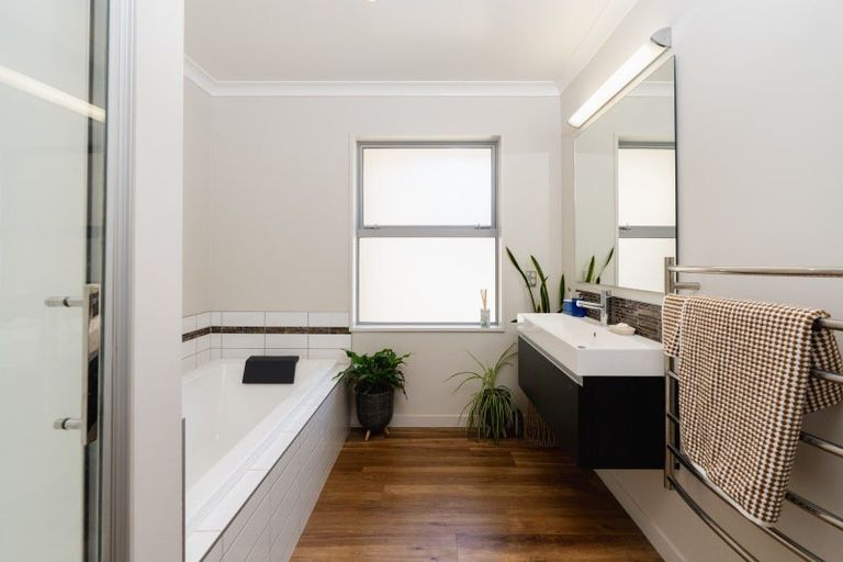 Photo of property in 37 Highgrove, Saint Clair, Dunedin, 9012