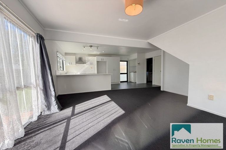 Photo of property in 20 Caspian Close, New Lynn, Auckland, 0600