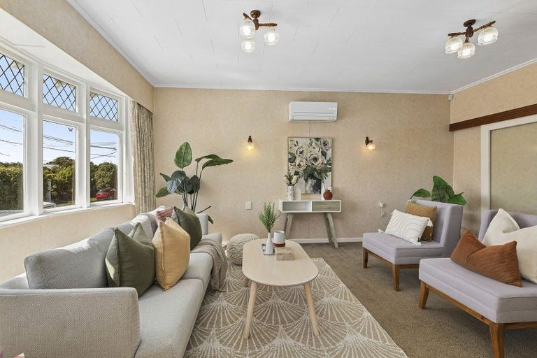 Photo of property in 33 Palm Avenue, Lyall Bay, Wellington, 6022