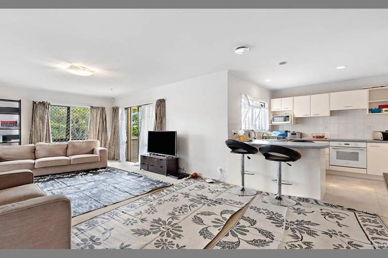 Photo of property in 20 Ransom Smyth Drive, Goodwood Heights, Auckland, 2105